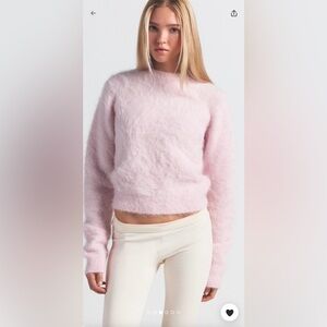 Skims BRUSHED ALPACA CREWNECK SWEATER
Soft pink beautiful color 
Size XL ,NEW